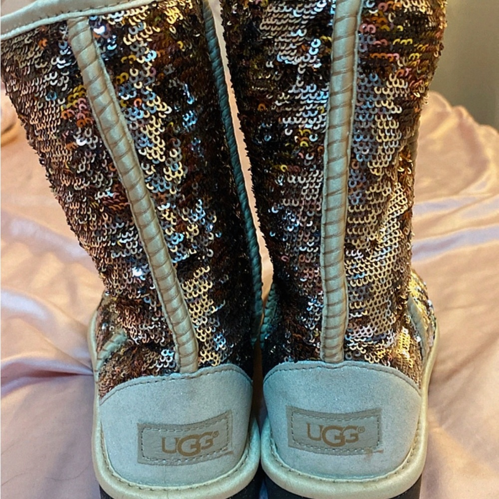 New without tags! Taking Best Offer! UGG SEQUIN SPARKLE CLASSIC SHORT BOOTS